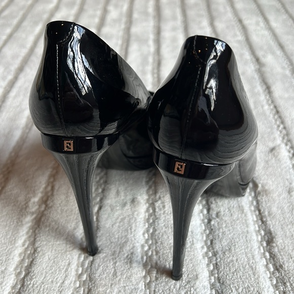 NEW FENDI PATENT HEELS - Picture 2 of 6